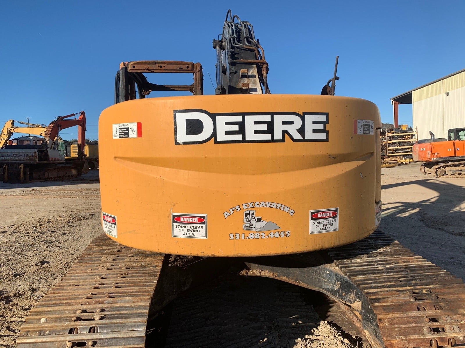John Deere 225D LC salvaged machine photo 3