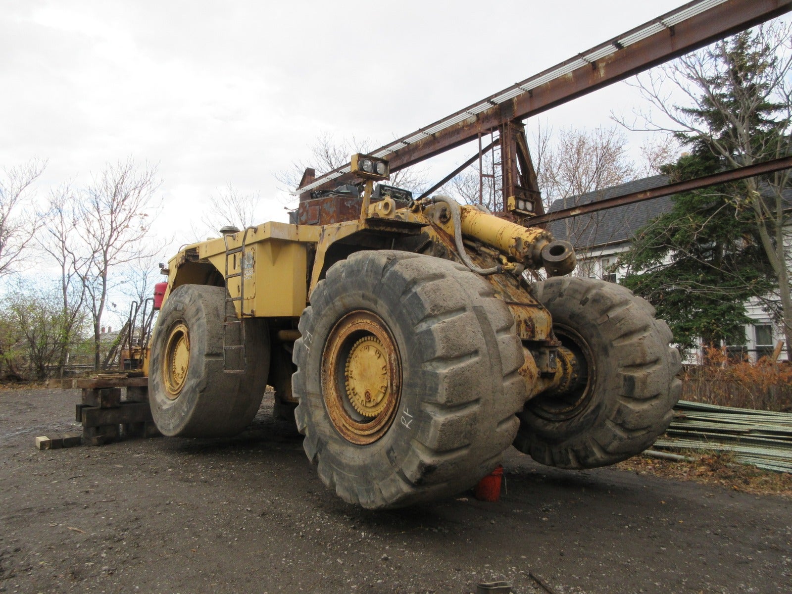 Caterpillar 990H teardown machine photo 1