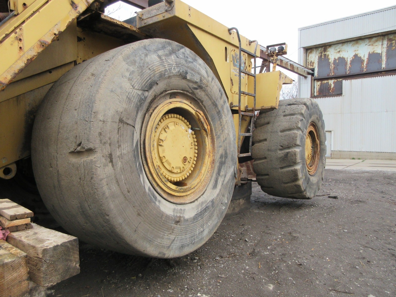 Caterpillar 990H teardown machine photo 4