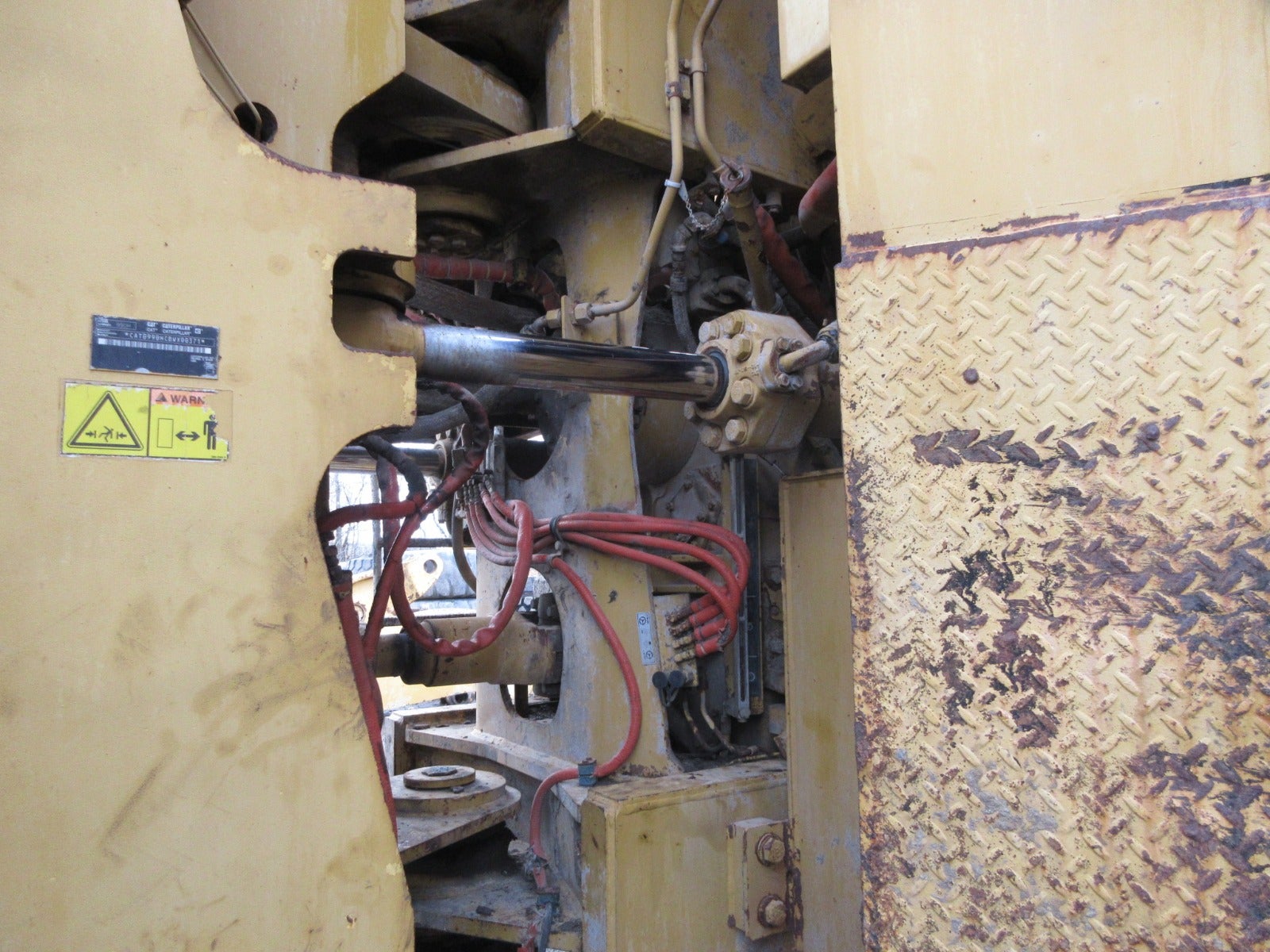 Caterpillar 990H teardown machine photo 5